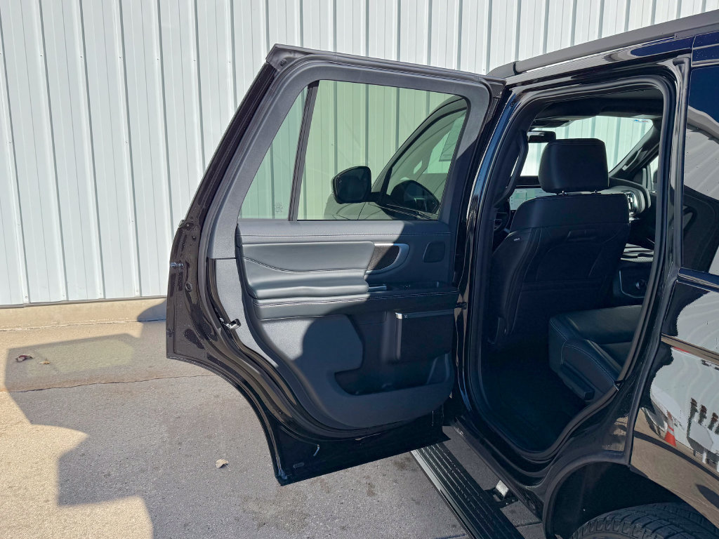 New 2025 Ford Expedition Platinum w/ Stealth Performance Package AWD/4WD image 15