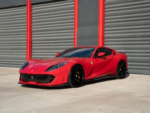 Used 2018 Ferrari 812 Superfast image 14