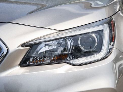 Used 2018 Subaru Outback 2.5i AWD/4WD image 11