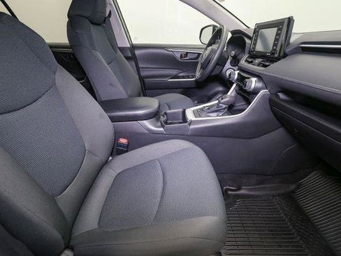 Used 2022 Toyota RAV4 LE image 18