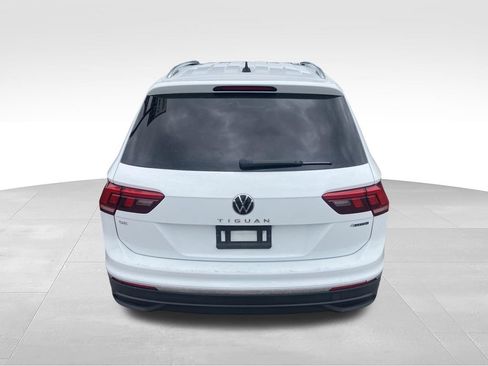Used 2024 Volkswagen Tiguan SE AWD/4WD image 10