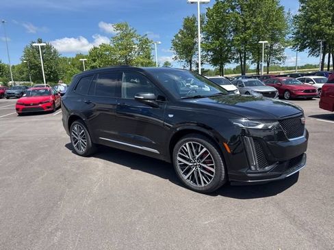 Used 2025 Cadillac XT6 Sport w/ LPO, Floor Liner Package AWD/4WD image 6