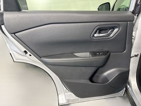 Used 2025 Nissan Rogue SV image 26