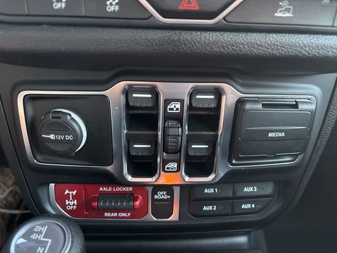 Used 2024 Jeep Wrangler Willys image 67