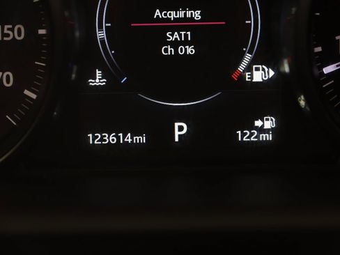 Used 2016 Land Rover Range Rover Sport SE image 35