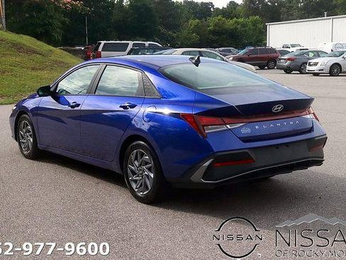 Used 2024 Hyundai Elantra SEL FWD image 5