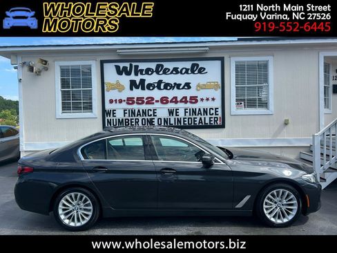 Used 2022 BMW 530i xDrive AWD/4WD image 1