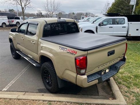 Used 2018 Toyota Tacoma TRD Sport image 33