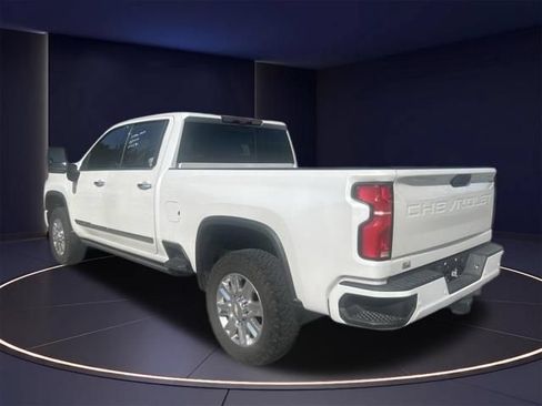 Used 2024 Chevrolet Silverado 2500 High Country w/ High Country Premium Package AWD/4WD image 2