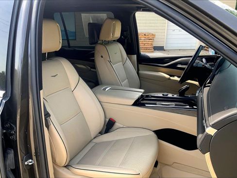 Used 2021 Cadillac Escalade ESV Premium Luxury w/ Driver Assist Tech Package AWD/4WD image 7
