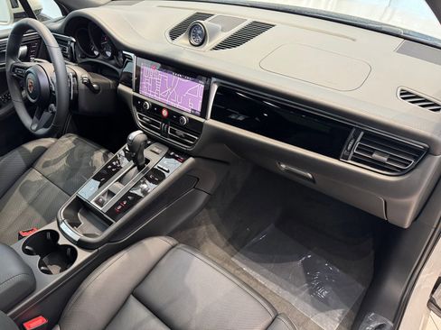 Certified 2025 Porsche Macan Turbo image 25