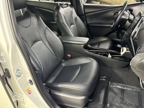 Used 2017 Toyota Prius Prime Advanced image 30