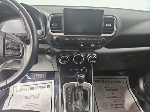 Used 2024 Hyundai Venue SEL image 18
