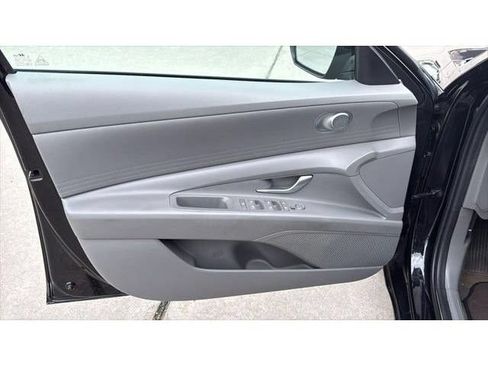 Used 2023 Hyundai Elantra SEL FWD image 13
