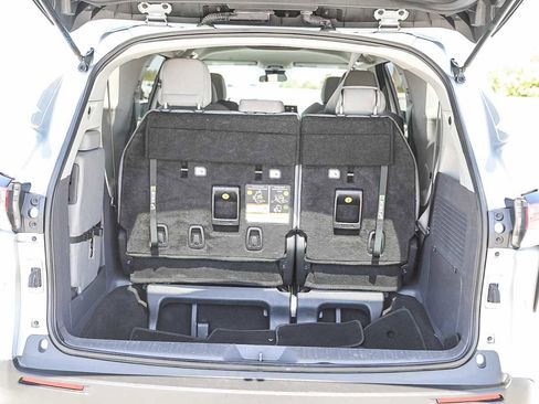 Used 2023 Toyota Sienna LE FWD image 26