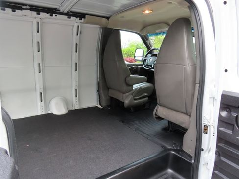 Used 2023 Chevrolet Express 3500 w/ Driver Convenience Package RWD image 11