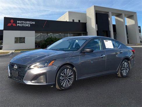 Used 2024 Nissan Altima 2.5 SV image 1