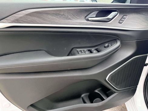 New 2026 Jeep Grand Cherokee Limited AWD/4WD image 12