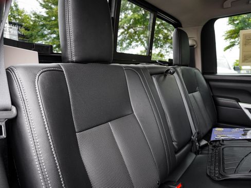 Used 2021 Nissan Titan SV w/ SV Convenience Package AWD/4WD image 32