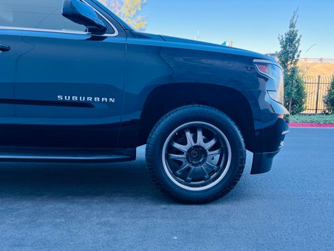 Used 2019 Chevrolet Suburban LT AWD/4WD image 13