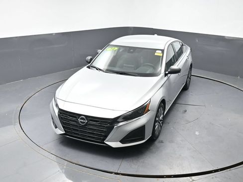 Used 2024 Nissan Altima 2.5 SV FWD image 42