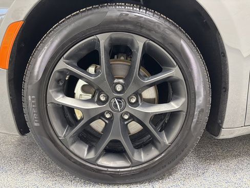 Used 2025 Chrysler Pacifica Limited image 45