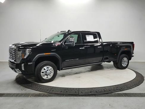 Used 2025 GMC Sierra 3500 Denali w/ Denali Reserve Package AWD/4WD image 3