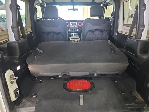 Used 2019 Jeep Wrangler Rubicon AWD/4WD image 6