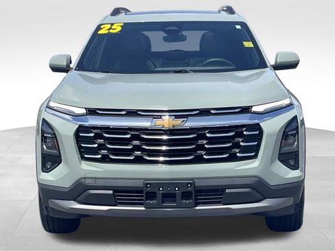 Used 2025 Chevrolet Equinox LT w/ Convenience Package II FWD image 9
