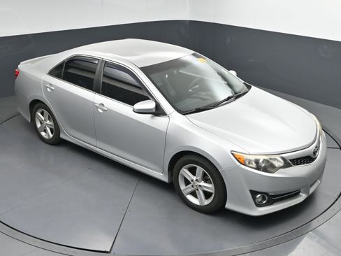 Used 2014 Toyota Camry SE image 32