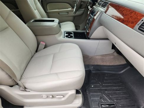 Used 2014 Chevrolet Suburban LT w/ Luxury Package image 25