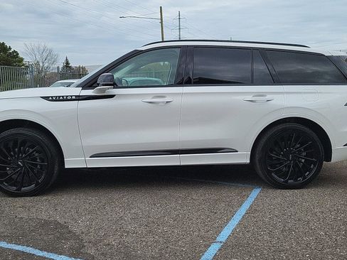 Used 2025 Lincoln Aviator Reserve w/ Jet Appearance Package AWD/4WD image 5