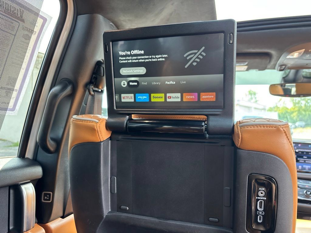 Used 2023 Chrysler Pacifica Pinnacle FWD image 32