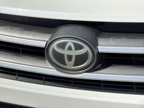 Used 2017 Toyota Highlander LE FWD image 28