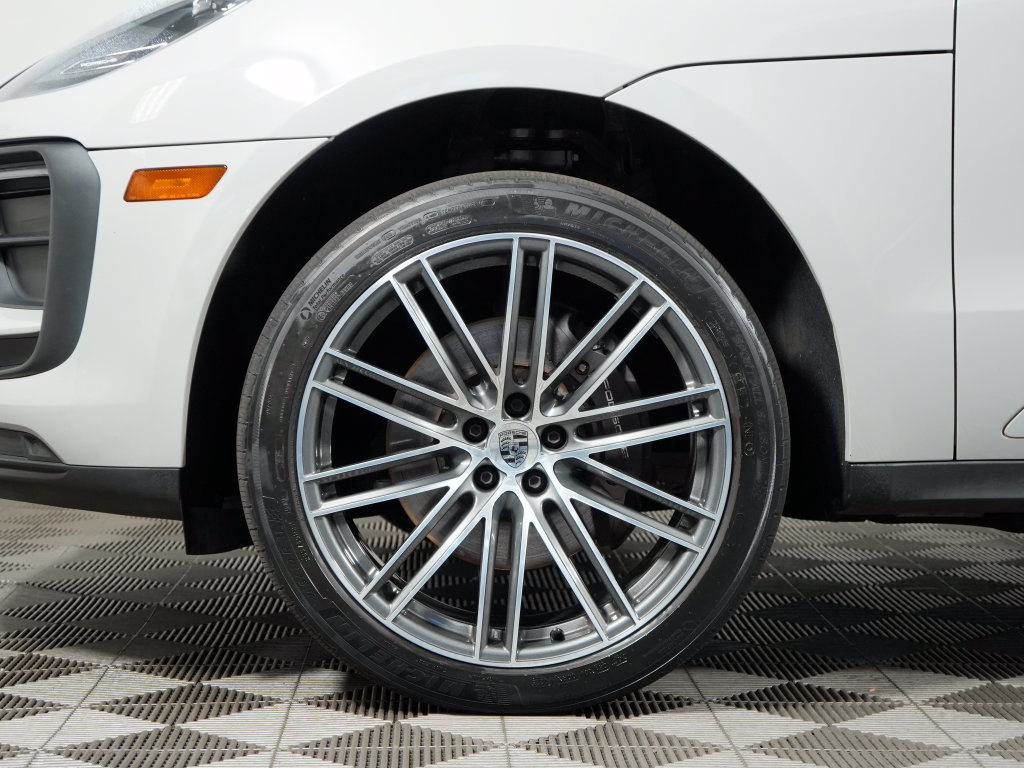 Certified 2023 Porsche Macan AWD/4WD image 13