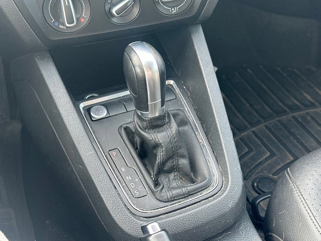 Used 2017 Volkswagen Jetta SE FWD image 26