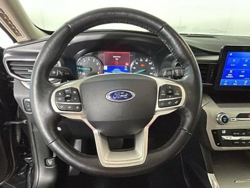 Used 2020 Ford Explorer XLT w/ Equipment Group 202A AWD/4WD image 14