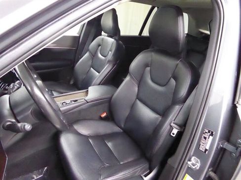 Used 2016 Volvo XC90 T6 Momentum w/ Momentum Plus Package image 19