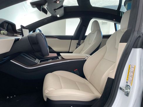 Used 2022 Tesla Model S AWD image 4