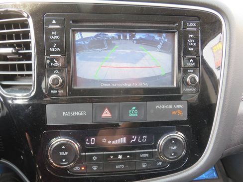 Used 2016 Mitsubishi Outlander SE AWD/4WD image 17