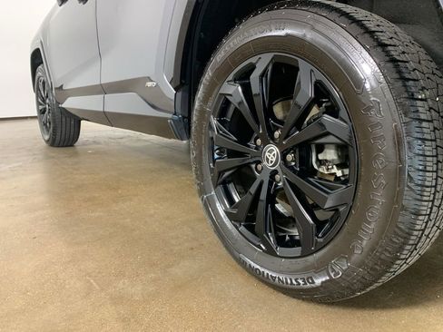 Used 2022 Toyota RAV4 XSE AWD/4WD image 16