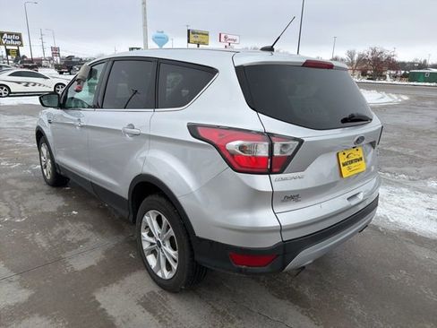 Used 2017 Ford Escape SE image 5