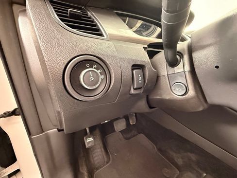 Used 2017 Ford Taurus SEL w/ Equipment Group 201A FWD image 18