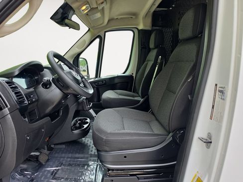Used 2025 RAM ProMaster 2500 w/ U-Haul Equipment Group FWD image 9