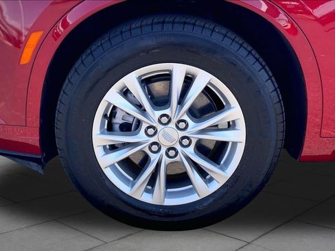Used 2025 Cadillac XT6 Luxury FWD image 11