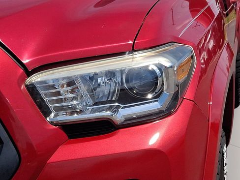 Used 2017 Toyota Tacoma SR5 w/ SR5 Appearance Package (SM) RWD image 18
