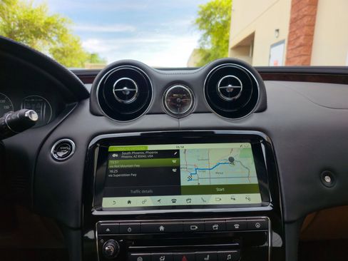 Used 2018 Jaguar XJ L Portfolio image 18