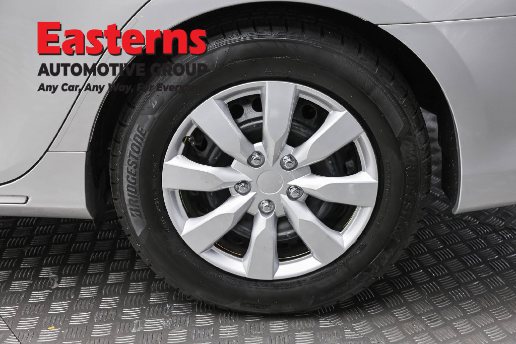 Used 2014 Toyota Camry LE FWD image 9