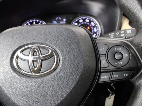 Used 2020 Toyota RAV4 LE image 23