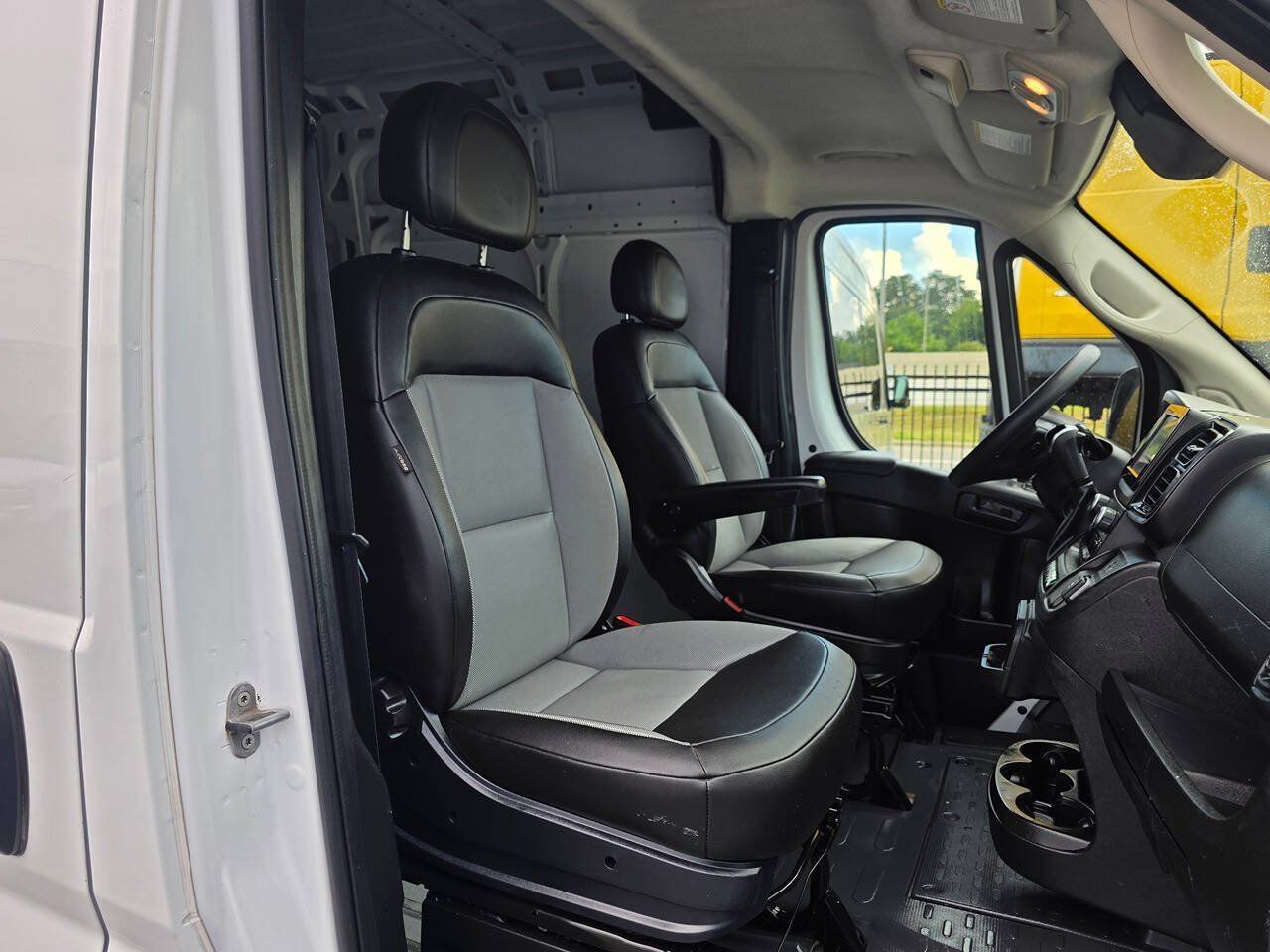 Used 2024 RAM ProMaster 2500 w/ Convenience Group FWD image 9